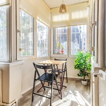 Spacious And Stylish Flat Near Taksim In Sisli شقة