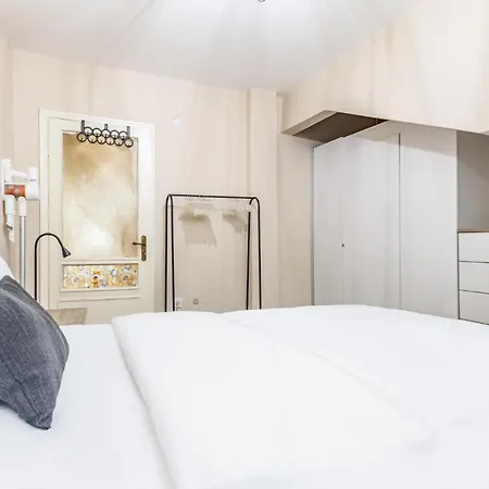 Spacious And Stylish Flat Near Taksim In Sisli